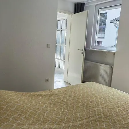 Sehr Schoene Seperate 2-zimmer Kueche/bad Apartment *